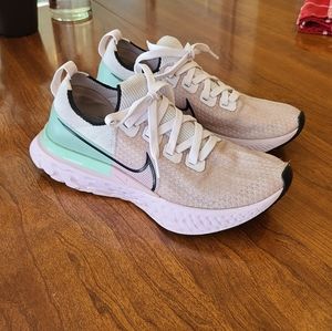 Nike Infinity React Iced Lilac Sneakers Size 8
